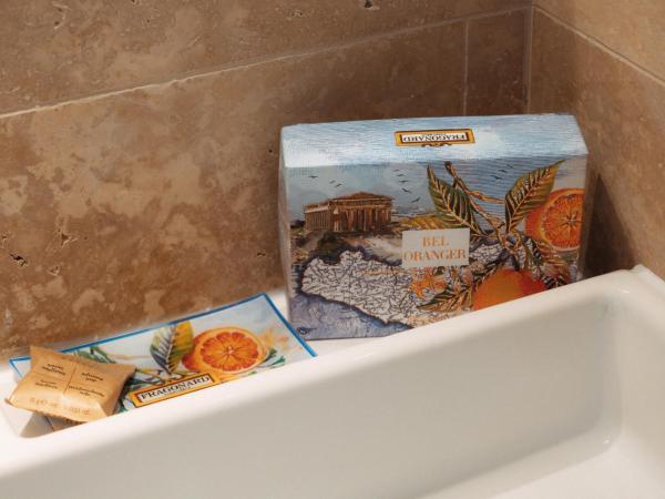 Hotel Les Messugues : photo 7 de la chambre appartement (3 adultes) avec jardin