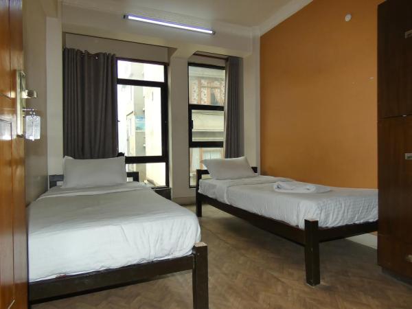 Paradise Guest House : photo 1 de la chambre chambre lits jumeaux avec salle de bains privative