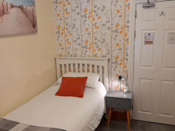 Phoenix Guest House : photo 3 de la chambre chambre simple avec toilettes communes