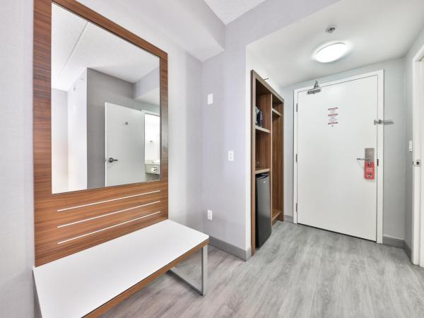 Admiral Inn Mississauga : photo 7 de la chambre chambre lit king-size