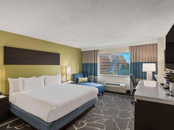 Doubletree by Hilton Charlotte Uptown : photo 4 de la chambre chambre lit king-size - non-fumeurs