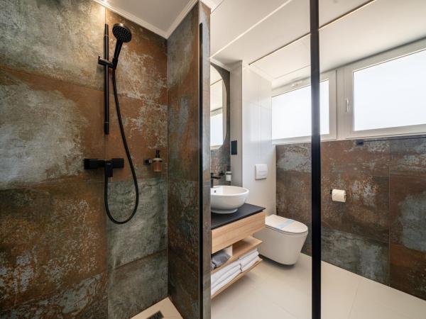 URBAN HOTEL : photo 4 de la chambre chambre triple avec terrasse