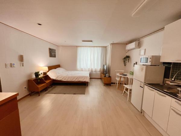Easy access to Metro : photo 2 de la chambre appartement