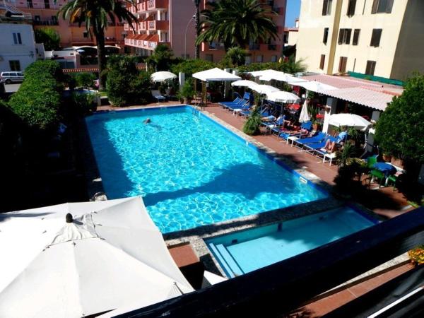 Hotel La Playa : photo 1 de la chambre chambre double ou lits jumeaux - vue sur piscine
