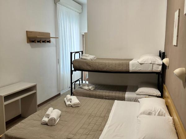 Hotel Enna Rimini : photo 1 de la chambre chambre quadruple standard
