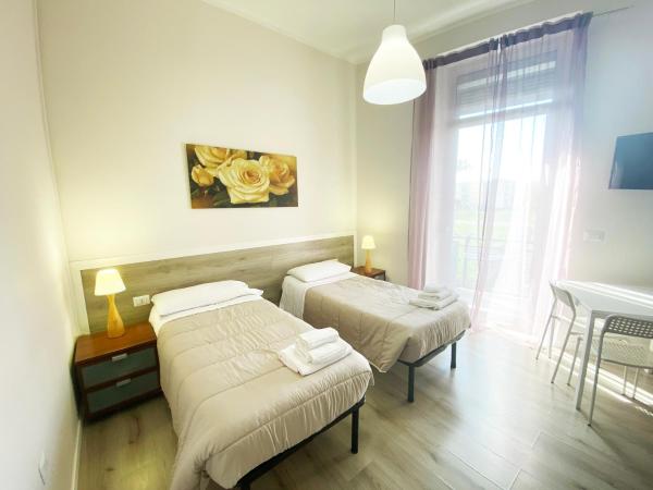 EASYROOMS ONE : photo 2 de la chambre chambre double ou lits jumeaux avec salle de bains privative externe