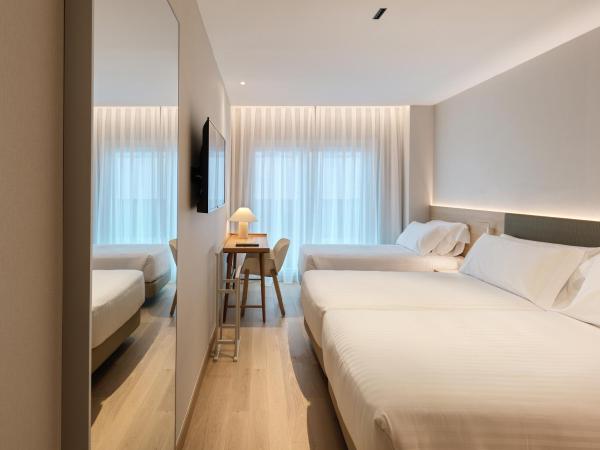 Zenit Coruña : photo 2 de la chambre chambre lits jumeaux avec lit d'appoint (3 adultes)