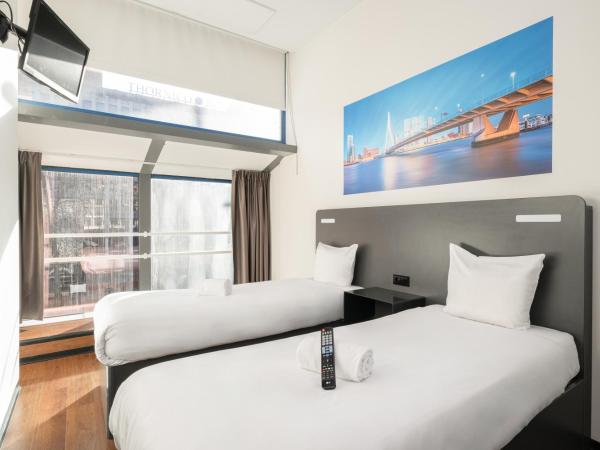 easyHotel Rotterdam City Centre : photo 1 de la chambre chambre lits jumeaux