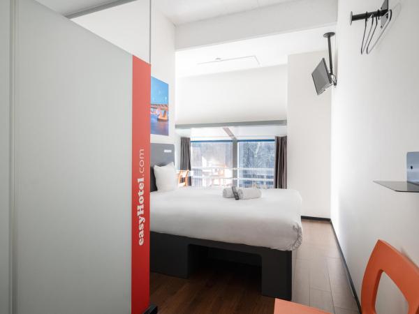 easyHotel Rotterdam City Centre : photo 1 de la chambre chambre double supérieure