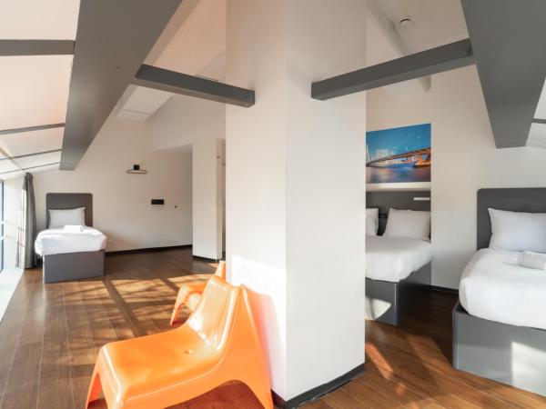 easyHotel Rotterdam City Centre : photo 4 de la chambre chambre quadruple