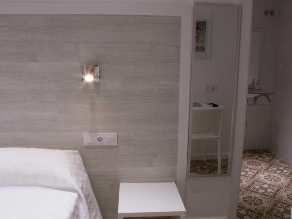 Hostal Nova Barcelona : photo 7 de la chambre chambre simple avec salle de bains privative - accessible aux personnes à mobilité réduite