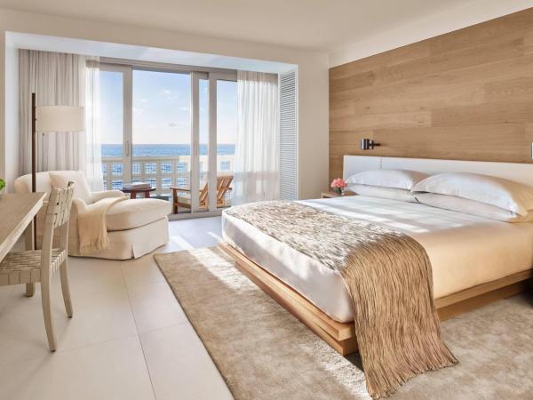 The Miami Beach EDITION : photo 1 de la chambre chambre lit king-size avec balcon - vue sur océan