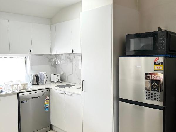 26 Gladstone Rd Highgate Hill : photo 5 de la chambre chambre familiale avec salle de bains commune