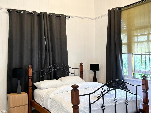 26 Gladstone Rd Highgate Hill : photo 7 de la chambre chambre familiale avec salle de bains commune