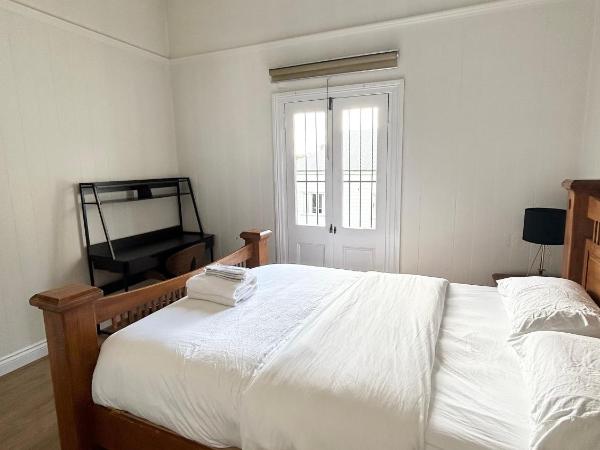 26 Gladstone Rd Highgate Hill : photo 9 de la chambre chambre familiale avec salle de bains commune