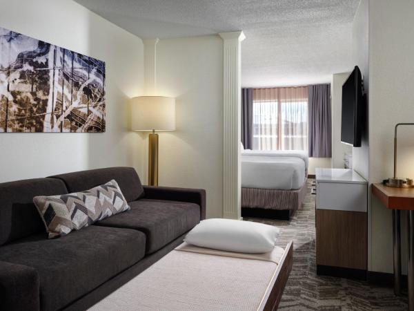SpringHill Suites Nashville MetroCenter : photo 2 de la chambre suite avec 2 lits queen-size et canapé-lit