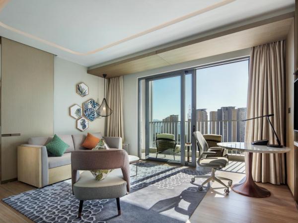 Hilton Garden Inn Sanya : photo 2 de la chambre suite 1 chambre lit king-size avec balcon - vue sur mer