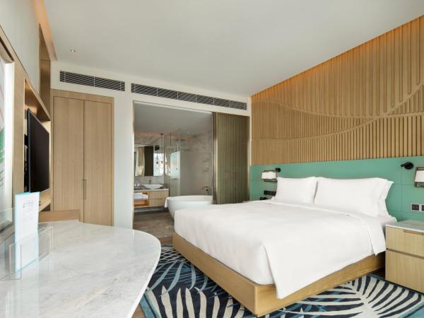 Hilton Garden Inn Sanya : photo 3 de la chambre suite 1 chambre lit king-size avec balcon - vue sur mer