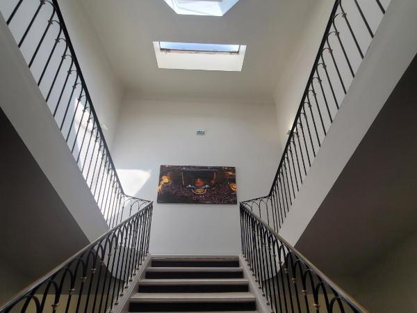 HOTEL DES PRINCES - HOTEL KYRIAD ORANGE Centre Ville -- 3 Etoiles -- Provence Alpes Côte d'Azur - France - A7-A9 : photo 10 de la chambre chambre triple confort avec 1 lit double et 1 lit simple