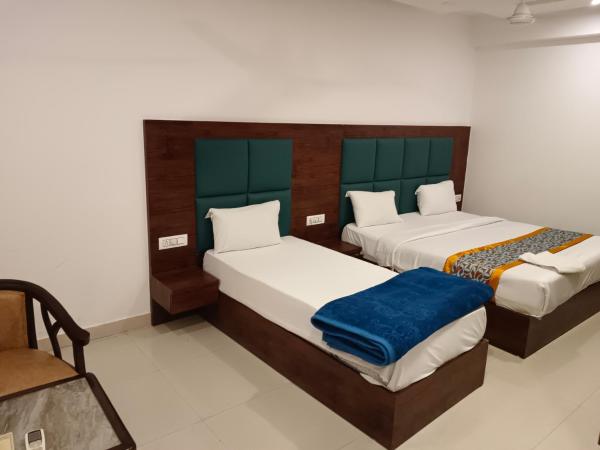 Hotel Tark Plaza Near IGI Airport Delhi : photo 7 de la chambre chambre double supérieure