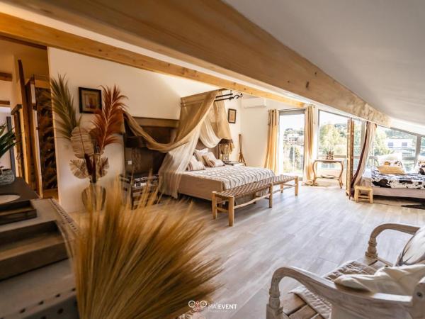 VILLA CARBO Chambre d'hôtes Mourillon, 4 belles chambres, Piscine : photo 1 de la chambre chambre quadruple deluxe