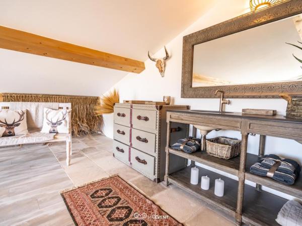 VILLA CARBO Chambre d'hôtes Mourillon, 4 belles chambres, Piscine : photo 8 de la chambre chambre quadruple deluxe