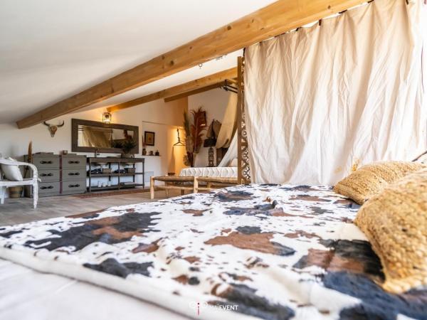 VILLA CARBO Chambre d'hôtes Mourillon, 4 belles chambres, Piscine : photo 10 de la chambre chambre quadruple deluxe