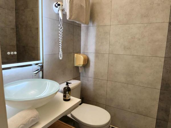 Logis Hôtel Lafayette Rochefort France : photo 10 de la chambre chambre double standard