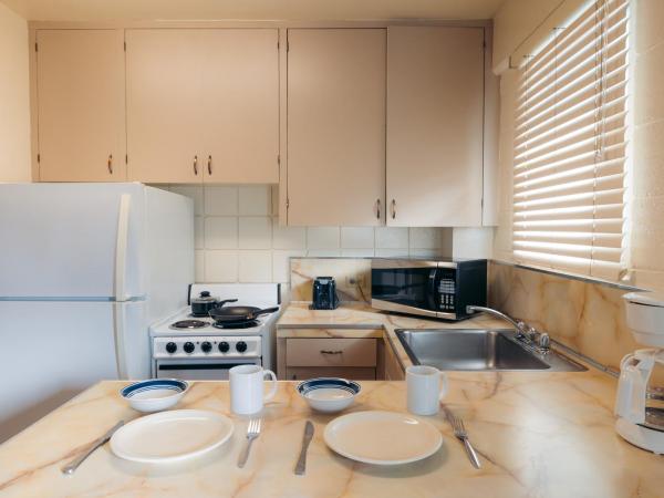 Waikiki Heritage Hotel : photo 6 de la chambre suite 1 chambre lit king-size avec canapé-lit