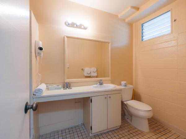 Waikiki Heritage Hotel : photo 4 de la chambre chambre 1 lit king-size ou 2 lits doubles - vue sur piscine