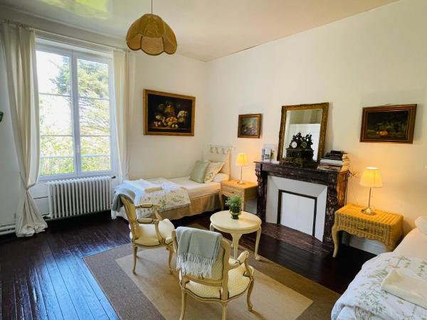 Le Manoir des Doyens : photo 1 de la chambre chambre lits jumeaux avec salle de bains privative