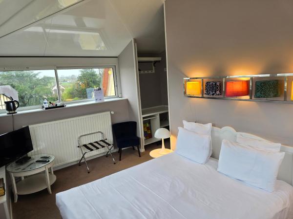 Le Castel Guesthouse : photo 3 de la chambre chambre double avec vue sur la cathédrale