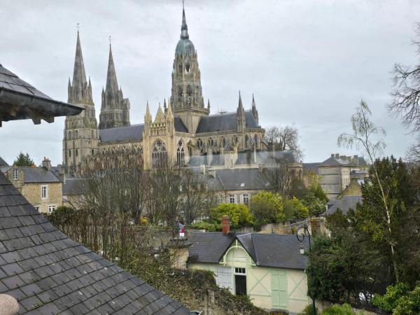 Le Castel Guesthouse : photo 6 de la chambre chambre double avec vue sur la cathédrale