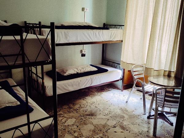 Hello Naples : photo 4 de la chambre lit dans dortoir mixte de 8 lits avec salle de bains privative