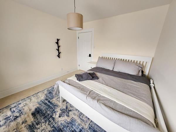 Ottawa Downtown Cozy Guesthouse : photo 1 de la chambre chambre supérieure lit queen-size