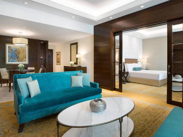 The Ritz-Carlton, Dubai : photo 2 de la chambre suite familiale avec suite 1 chambre gulf communicante avec chambre deluxe et balcons - vue sur jardin 