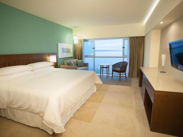 Sheraton Buganvilias Resort & Convention Center : photo 1 de la chambre grande chambre deluxe avec 1 lit king-size - vue sur baie - Étage supérieur