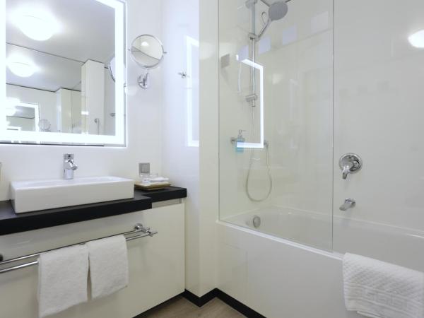 Lindner Hotel Dusseldorf Airport, part of JdV by Hyatt : photo 3 de la chambre studio lit king-size