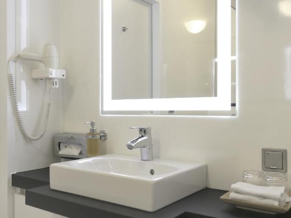 Lindner Hotel Dusseldorf Airport, part of JdV by Hyatt : photo 3 de la chambre chambre lit king-size premium