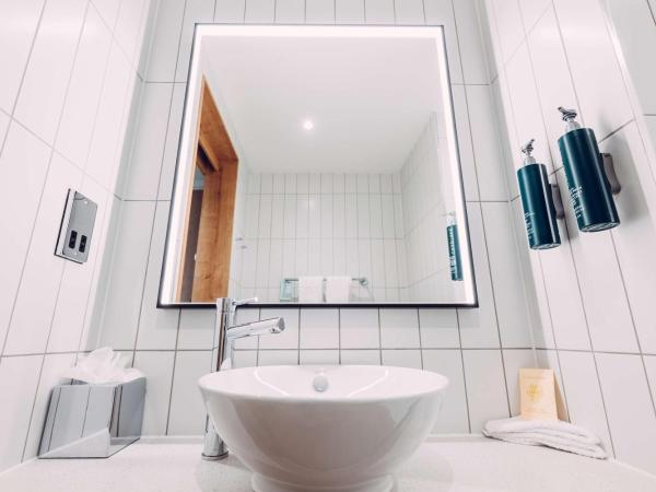 Hilton Garden Inn Manchester Emirates Old Trafford : photo 5 de la chambre king 1 bed suite pitch view room