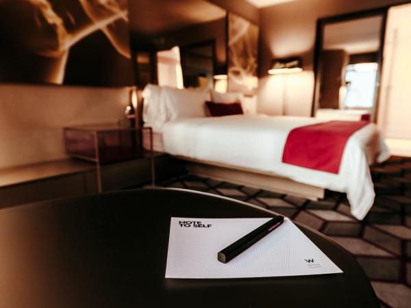 W New York - Times Square : photo 7 de la chambre suite lit king-size fantastic avec canapé-lit - vue sur broadway