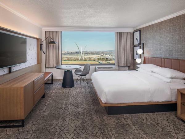 Sheraton Pentagon City : photo 4 de la chambre suite avec 1 lit king-size - vue sur ville - bâtiment principal