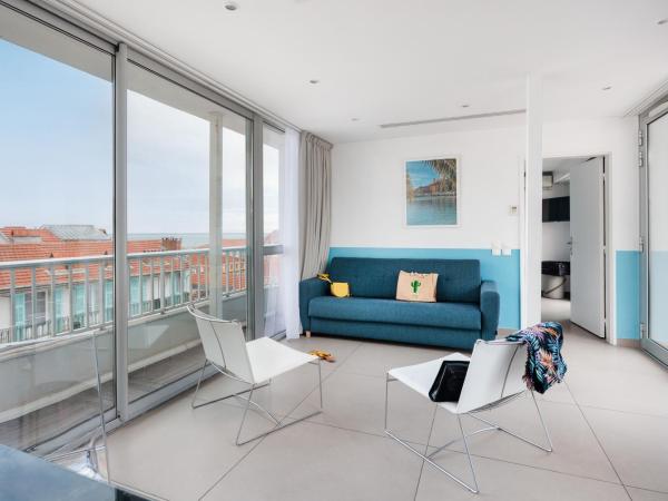 Ibis Styles Menton Centre : photo 6 de la chambre appartement avec terrasse