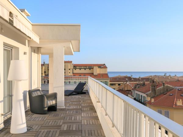 Ibis Styles Menton Centre : photo 7 de la chambre appartement avec terrasse