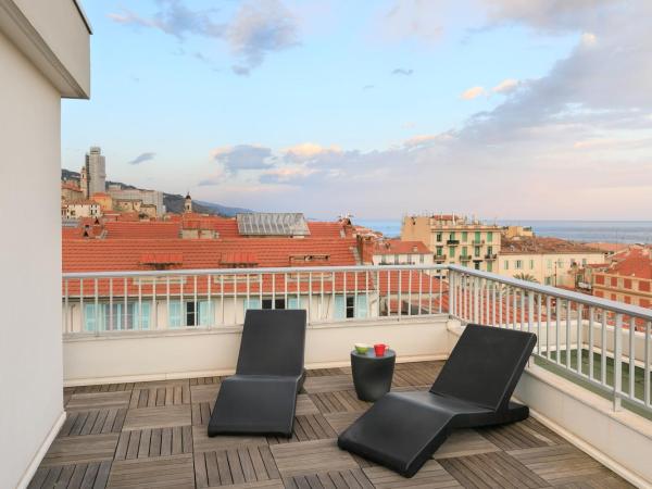 Ibis Styles Menton Centre : photo 8 de la chambre appartement avec terrasse