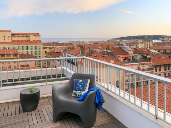 Ibis Styles Menton Centre : photo 9 de la chambre appartement avec terrasse