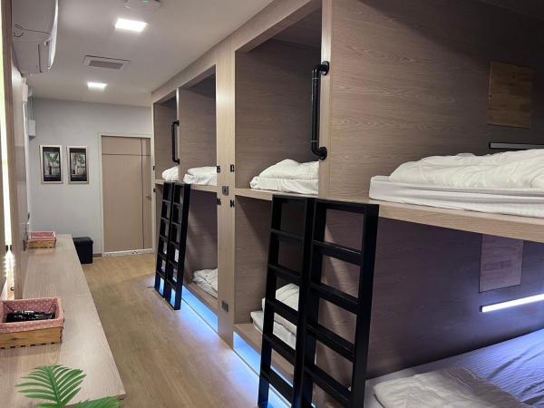Ratchadadome hostel : photo 4 de la chambre lit superposé dans dortoir mixte