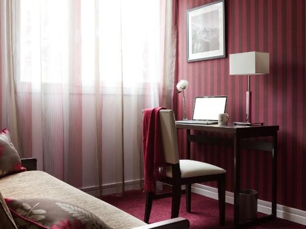 The Originals Residence KOSY appart'hôtels - Les Cèdres : photo 5 de la chambre studio avec lit double pliable - non-fumeurs