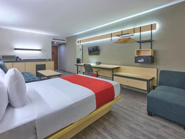 City Express by Marriott Ciudad de Mexico Aeropuerto : photo 2 de la chambre chambre lit queen-size supérieure avec canapé-lit