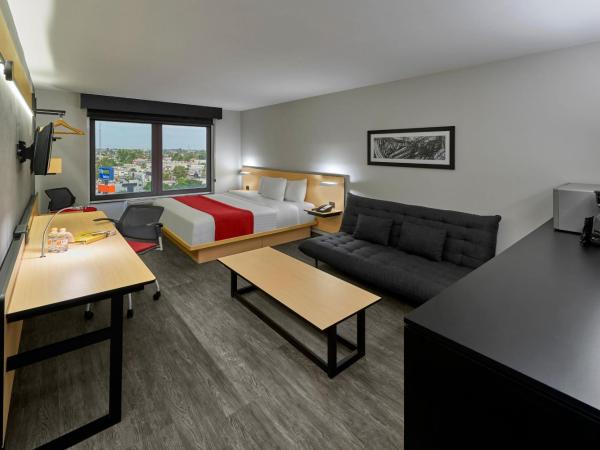 City Express by Marriott Monterrey Aeropuerto : photo 5 de la chambre chambre lit queen-size supérieure avec canapé-lit
